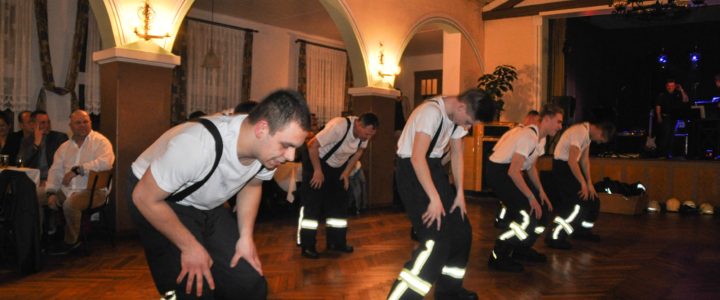 Rockiger Abend beim Feuerwehrball 2017 mit der SFW-Band und den Tanzmäusen der Feuerwehr