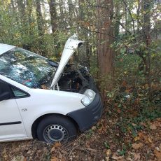 Einsatz 15/2018 (22.10.18): Hilfeleistung VU-mit Personenschaden – PKW gegen Baum